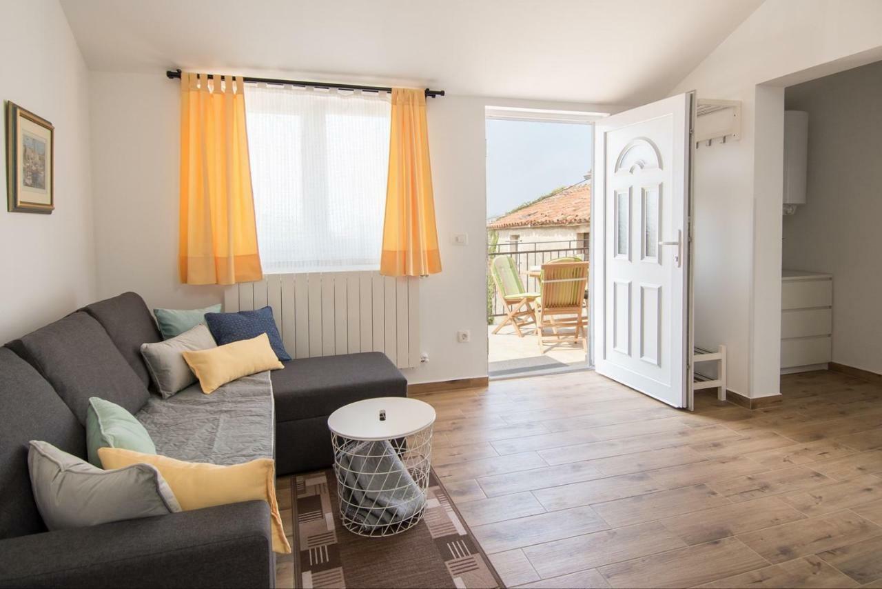 Apartment Bruneta 1 With Sea View Tar-Vabriga Extérieur photo