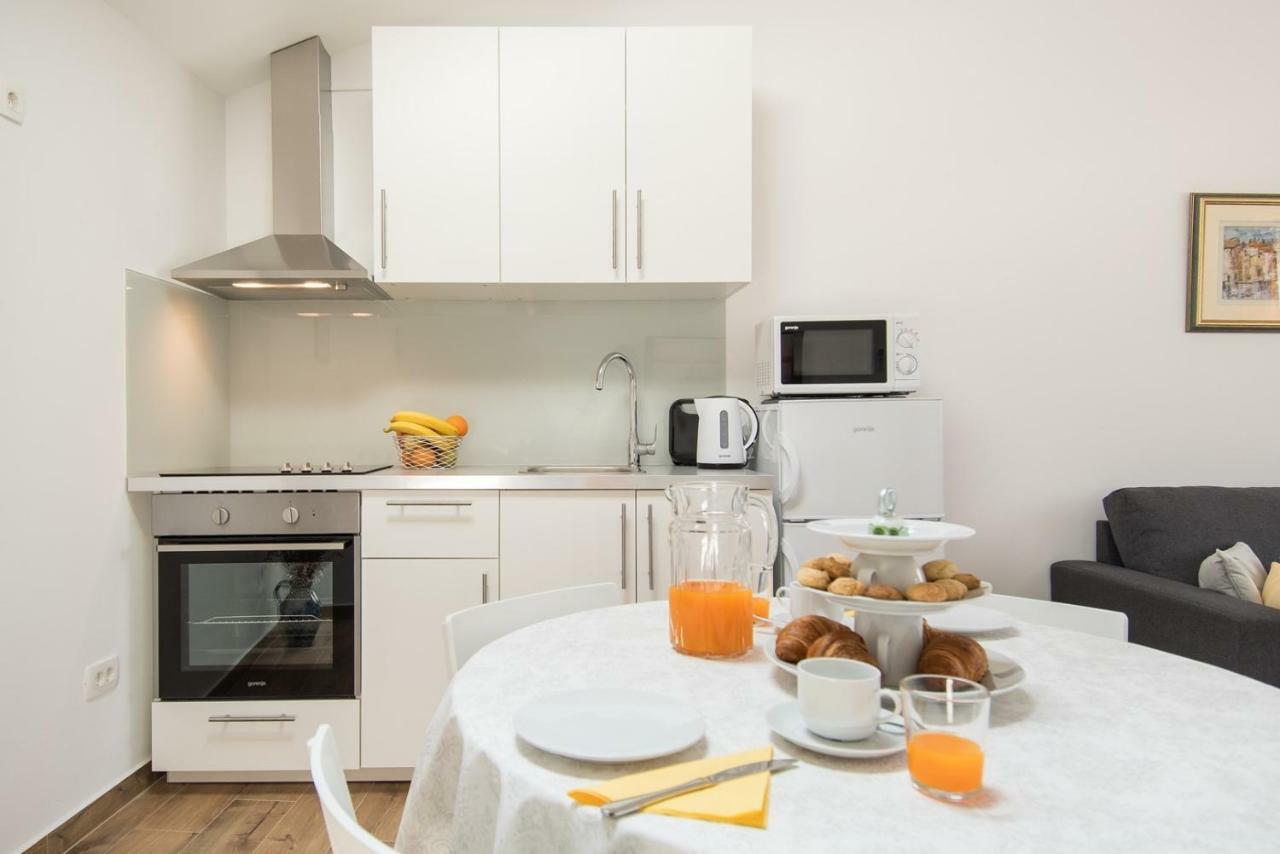 Apartment Bruneta 1 With Sea View Tar-Vabriga Extérieur photo