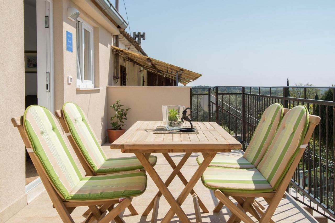 Apartment Bruneta 1 With Sea View Tar-Vabriga Extérieur photo