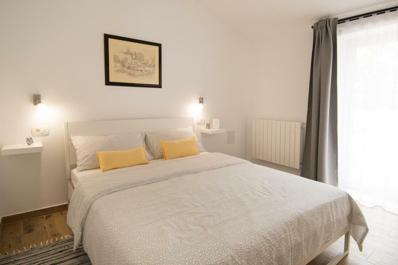 Apartment Bruneta 1 With Sea View Tar-Vabriga Extérieur photo