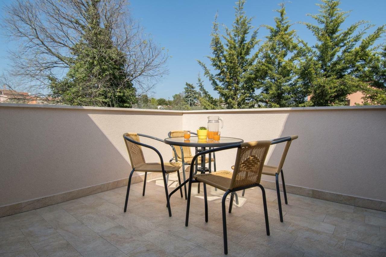 Apartment Bruneta 1 With Sea View Tar-Vabriga Extérieur photo