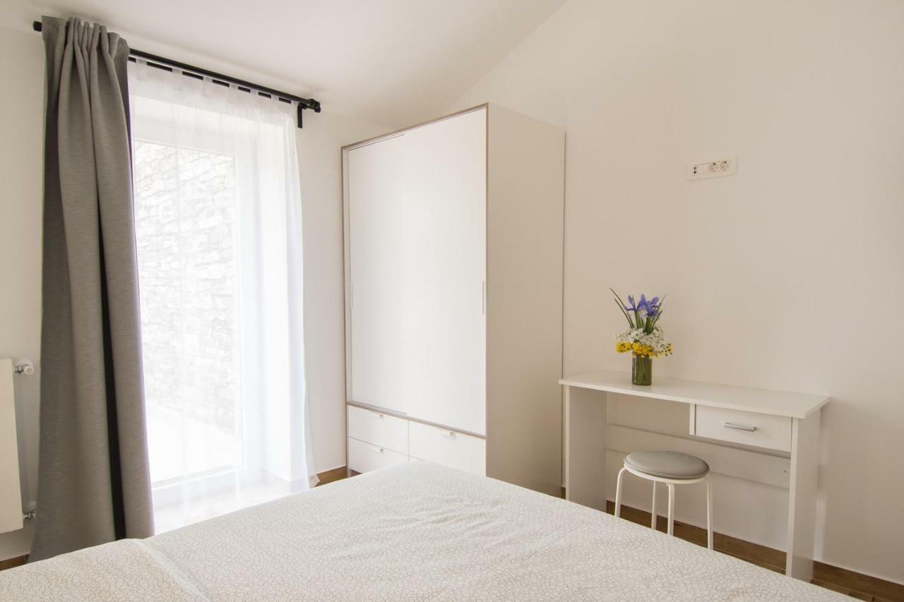 Apartment Bruneta 1 With Sea View Tar-Vabriga Extérieur photo