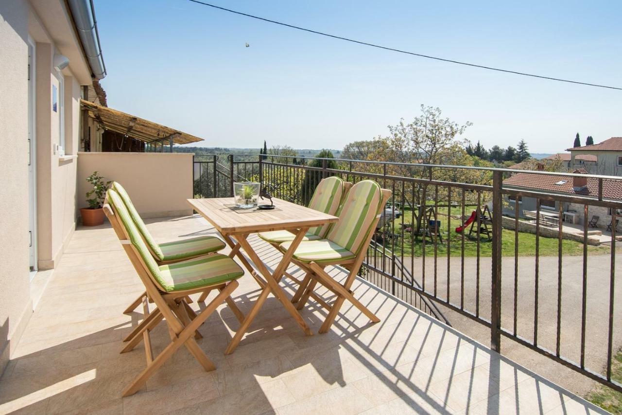 Apartment Bruneta 1 With Sea View Tar-Vabriga Extérieur photo